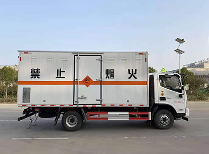 梅里斯达斡尔族爆破器材运输车