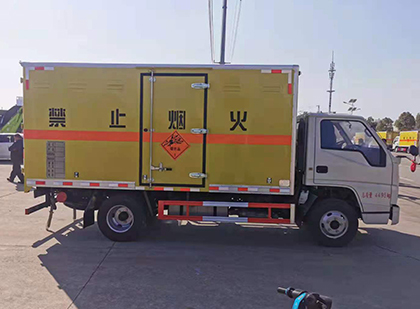 梅里斯达斡尔族爆破器材运输车