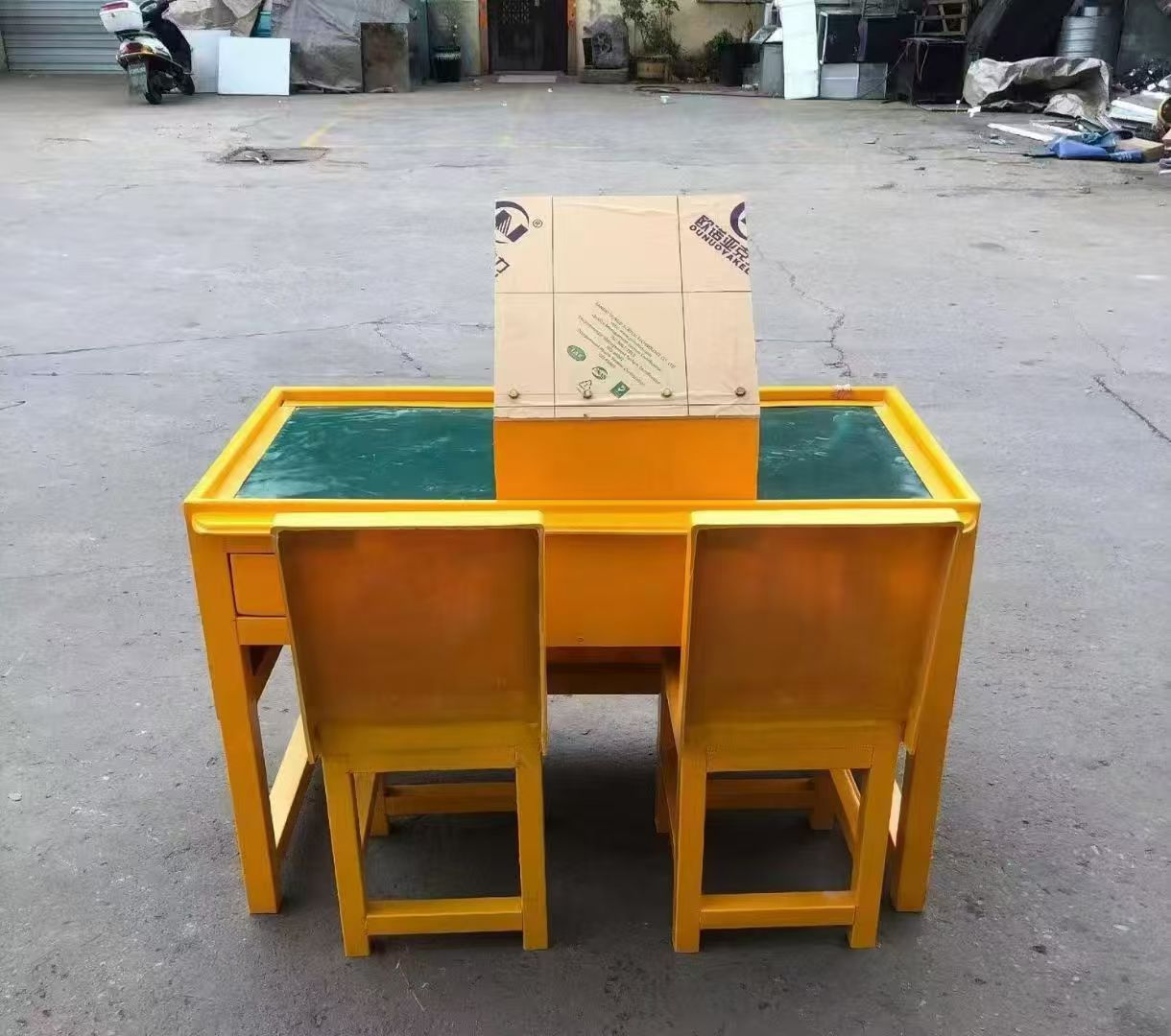 梅里斯达斡尔族防静电导通桌井下煤矿火工品发放桌：危险品流转的安全守护者